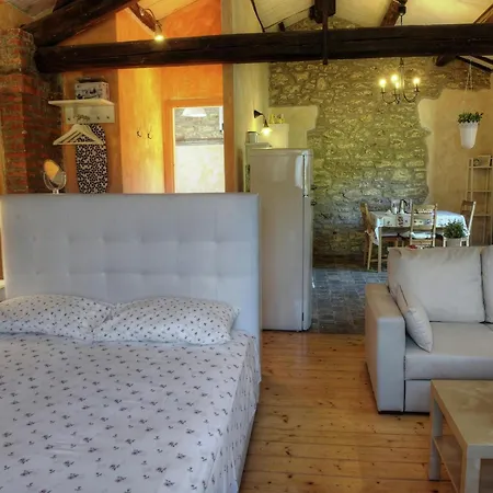 Holiday home Scenic In With Fenced Garden