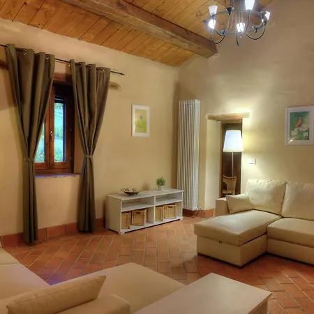 Scenic In With Fenced Garden Holiday home